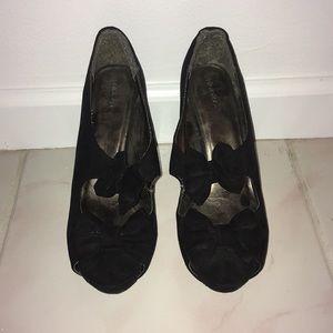 Black heels with bow detail